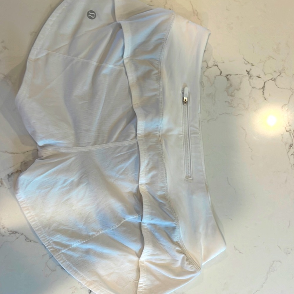 Lululemon size 6 speed up shorts